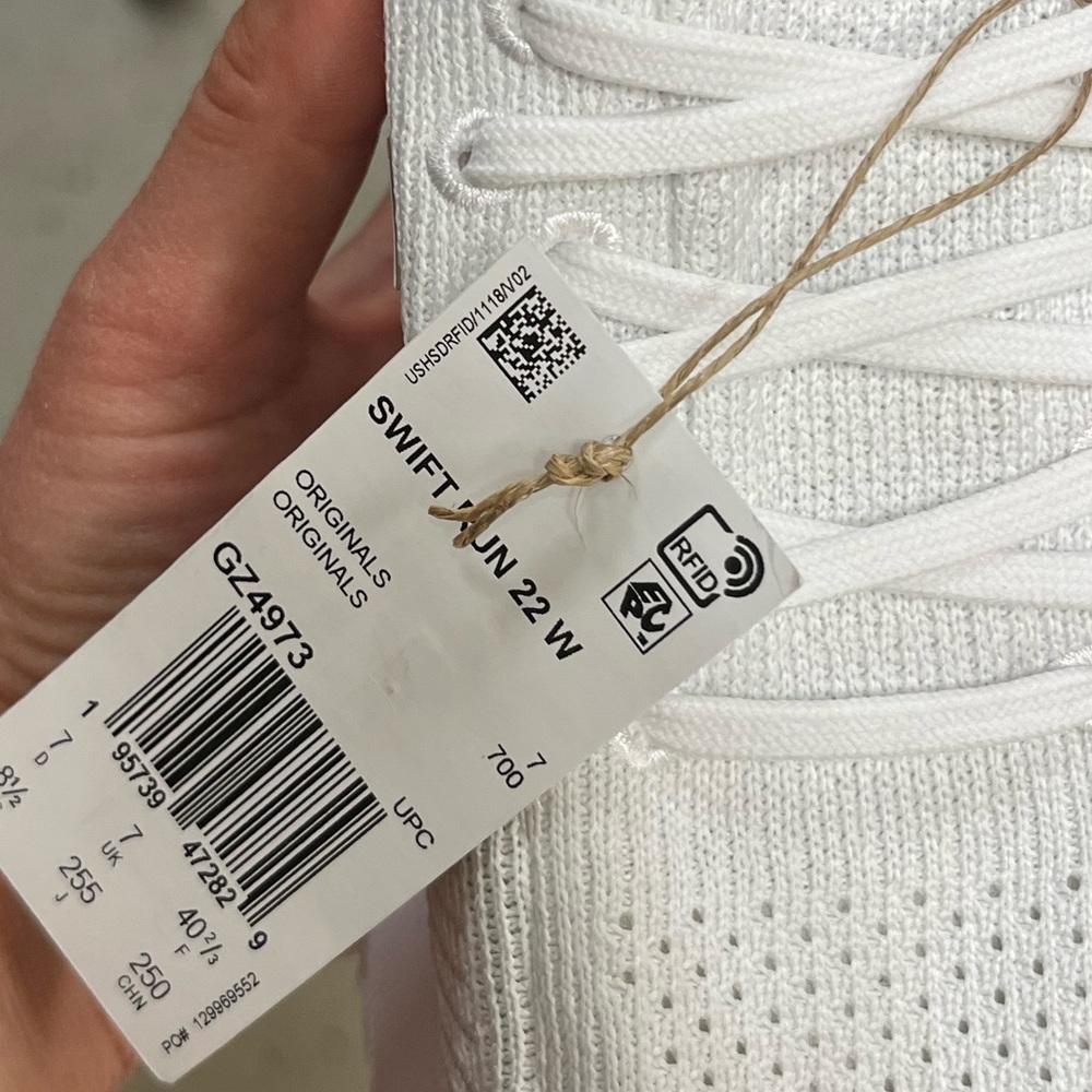 NWT ADIDAS Originals Women's Swift Run 22 Shoes white and gold size 8.5 - Picture 10 of 16